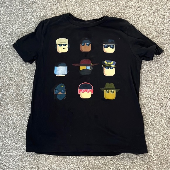 Roblox shirt - Picture 1 of 3